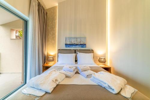 Postel nebo postele na pokoji v ubytování Pelagus Luxury Villas
