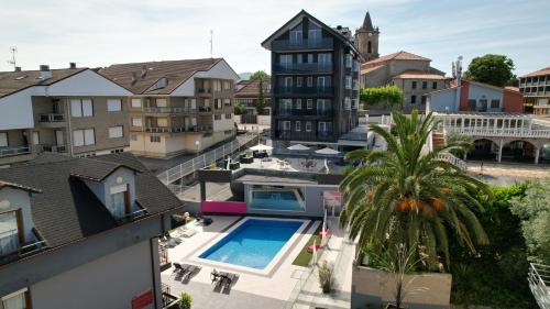 an aerial view of a building with a swimming pool at Hotel Arillo in Noja
