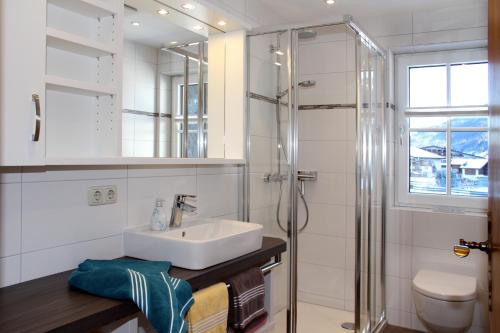 Ένα μπάνιο στο Landhaus Conny