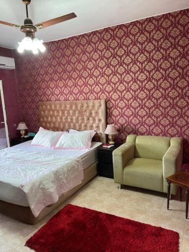 Giường trong phòng chung tại Beachfront Villa North Coast