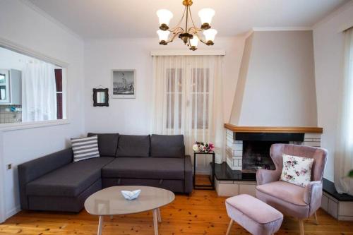 To Patriko Lefkada Cozy Village Home with Parking