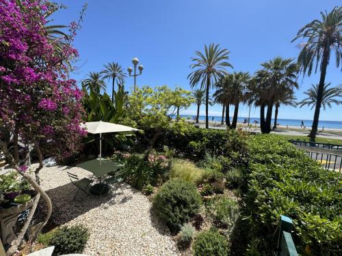 Cosy Sea Front Garden Nice