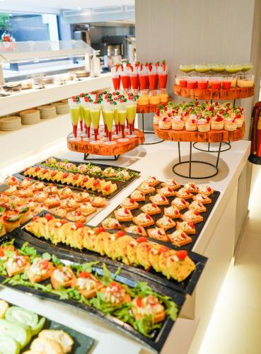 Makanan di atau berdekatan hotel