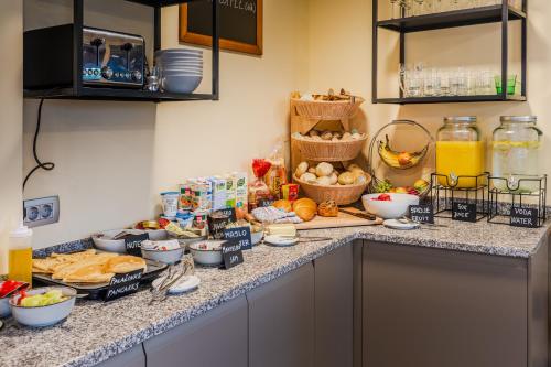 Makanan di atau berdekatan apartmen