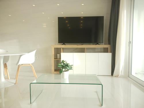 TV a/nebo společenská místnost v ubytování Smart Luxury Suites & Apartments