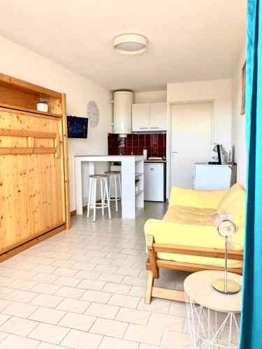 Studio 100m de la mer et port