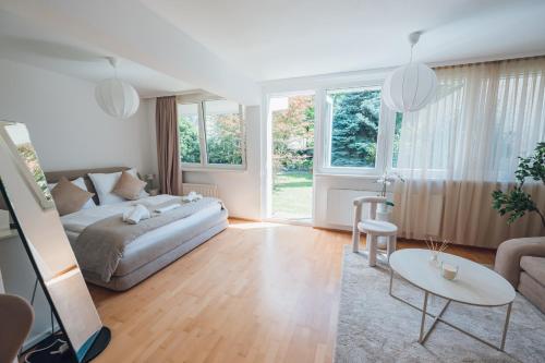 Postel nebo postele na pokoji v ubytování Bezauberndes Studio mit privatem Garten