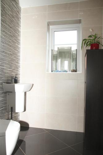 Koupelna v ubytování Spacious King Size Room Detached House Free Wifi Free Parking