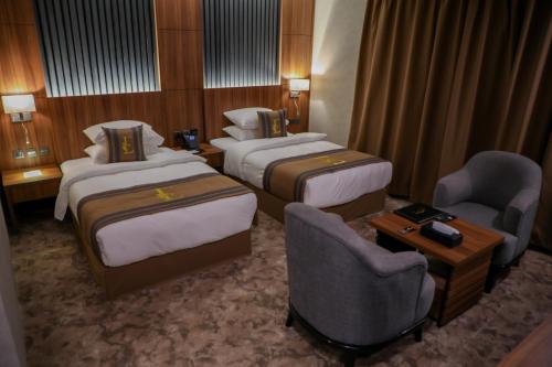 Säng eller sängar i ett rum på فندق ايي E Hotel