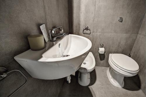 a bathroom with a sink and a toilet at B&B Pellicano Guest House in Reggio Calabria