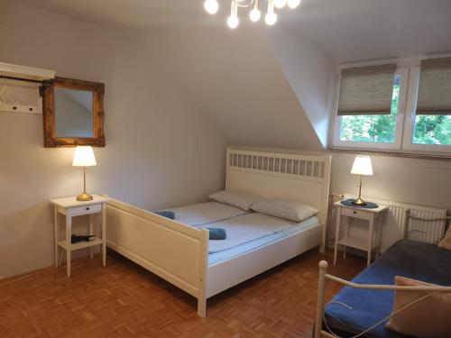 Postel nebo postele na pokoji v ubytování Avrora House FREE parking in OLD TOWN