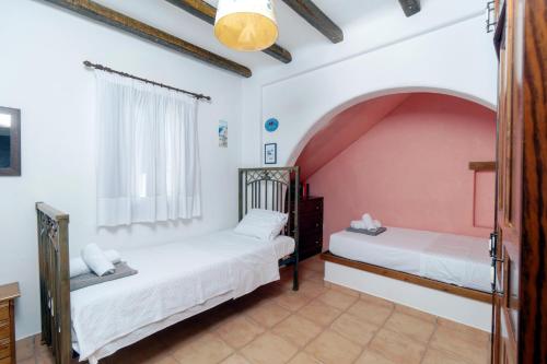 En eller flere senge i et værelse på Callisto Plus Villa 1st and ground floor