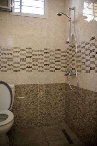 a bathroom with a shower and a toilet at Maison de vacances Vue sur mer Gabes in Gabès