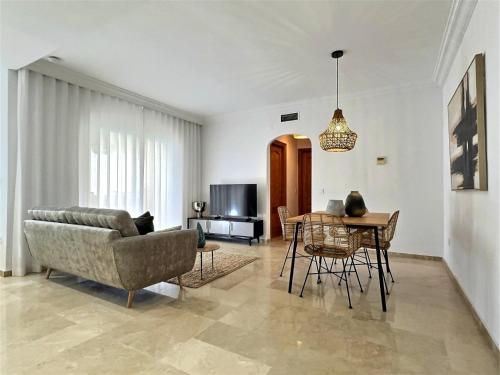 Two bedroom apartment moments from the Cristo beach Estepona