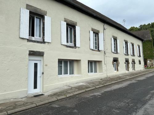 Photo de la galerie de l'établissement Hébergement duplex 6 personnes, à Souvigny