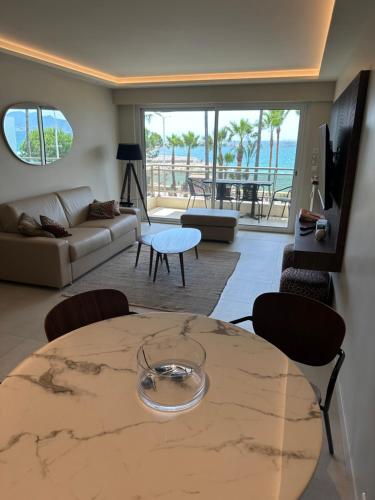 Face à la mer, luxueux appartement sur la prestigieuse et mythique croisette