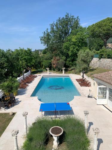 Photo de la galerie de l'établissement Luxurious & Spacious Villa for 14 with Large Pool, à Tourrettes-sur-Loup