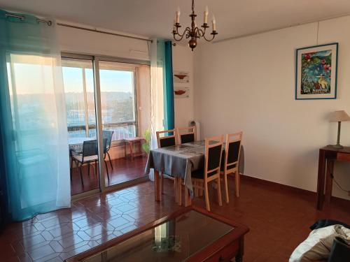 a dining room with a table and chairs in a room at Bellevue in Six-Fours-les-Plages