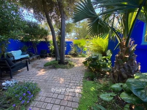 Taman di luar Studio with beautiful private garden on the forest in Domino