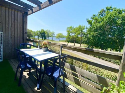 Les Terrasses du Lac piscine et vue Lac A4