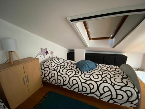 Ένα ή περισσότερα κρεβάτια σε δωμάτιο στο Apartma CASA CELESTE