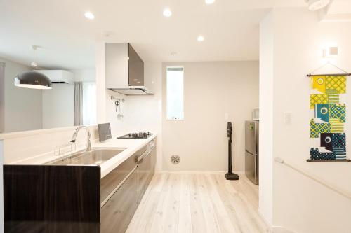 a kitchen with a sink and a counter top at Mi-Villa Kami-Ikebukuro in Tokyo
