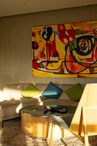 Un lugar para sentarse en Aeon Towers Private Residential Apartments I Next to Abreeza Ayala Malls I Prime Location l Fast Wifi l Free Pool I Managed by Bleuspace