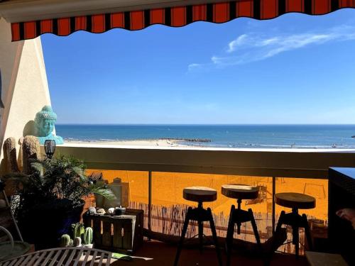 VU MER et ETANG appartement traversant