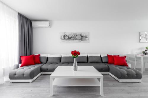 Rendez - big 70m2 Apartment, Fresh New, Parking Included, Air-Conditioned, balcony