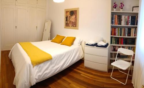 Katil atau katil-katil dalam bilik di Apartamento Puente Colgante