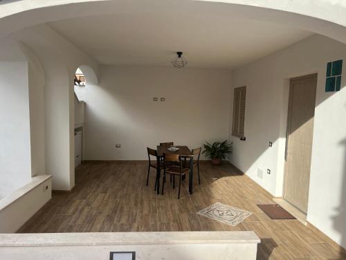 an empty living room with a table and chairs at Casa Marisol in San Giovanni Suèrgiu