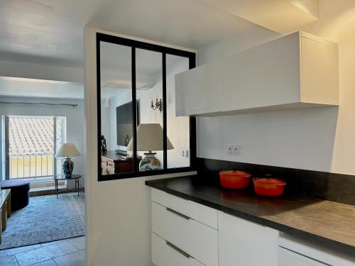 Η κουζίνα ή μικρή κουζίνα στο Le Petit Prieuré