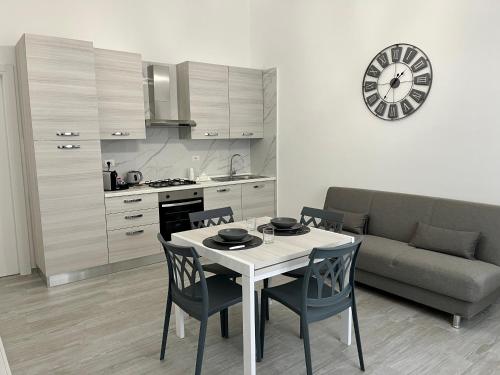 a kitchen and a dining room with a table and chairs at Room 28 in Conversano