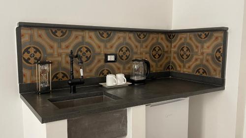 A kitchen or kitchenette at DonnaFrancaFlorio