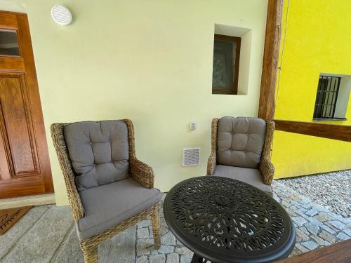 two chairs and a table in a room at Apartmány HÁJOVNA Lipno in Loučovice