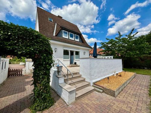 a white house with stairs and a roof at Grosse Comfort-Ferienwohnungen Haus Bonni in Celle