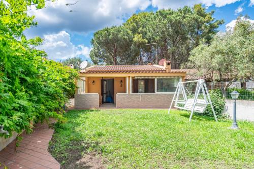 a house with a swing in a yard at Villetta degli Oleandri - Geremeas 2 in Geremeas