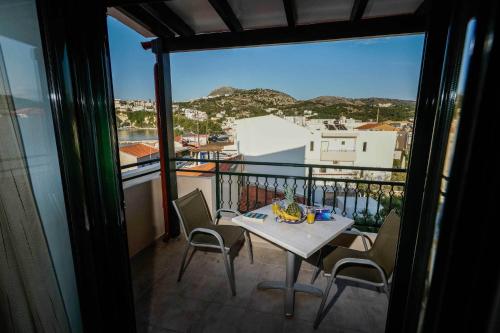 En balkon eller terrasse på Thalami Apartment