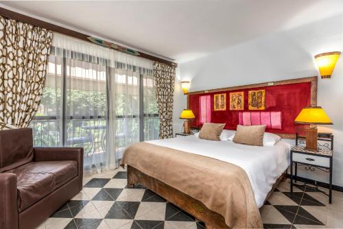 a hotel room with a bed and a couch at Boutique Hotel Las Islas in Fuengirola