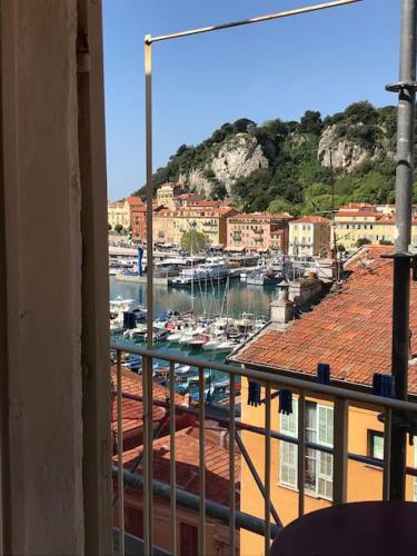 Balcony last floor harbour Nice parking on demand