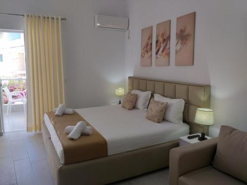 Postel nebo postele na pokoji v ubytování Deka-X Rooms