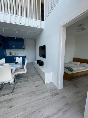 Televisyen dan/atau pusat hiburan di Apartament Rowy