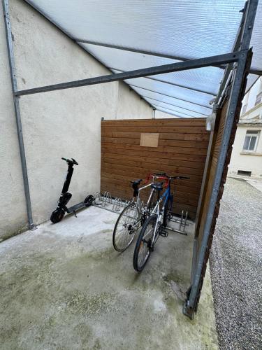 two bikes are parked next to a garage at Petit Splendid - Ancien Palace, Balcon, Centre in Vichy