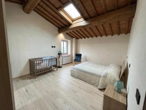 a bedroom with a bed and a wooden ceiling at Villino Giulio in Duddova
