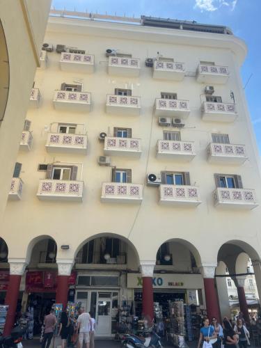 Aristotelous Square Apartment