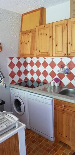 Kuchyň nebo kuchyňský kout v ubytování studio le ponchus la foux d'Allos