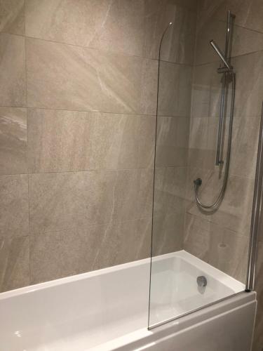 Koupelna v ubytování Homestay SW6 Near Central London! A Plus Double Bed and Private Bath