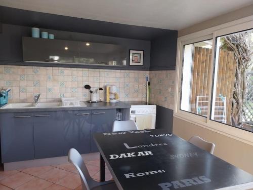 Η κουζίνα ή μικρή κουζίνα στο Apartment Les Claudalies
