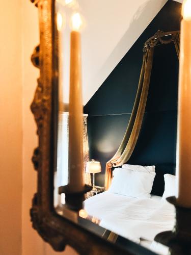 Una cama o camas en una habitación de La suite de la Mirande