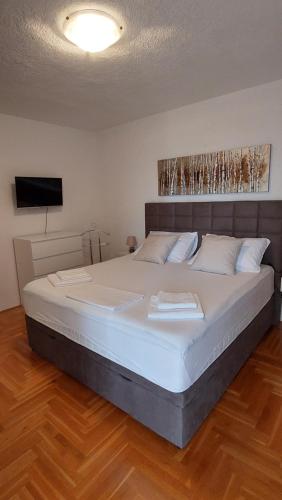 Karlo1 Apartment